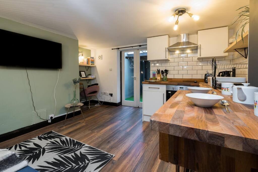 Modern 1-Bed Central Apartment With Outside Space Brighton Екстер'єр фото